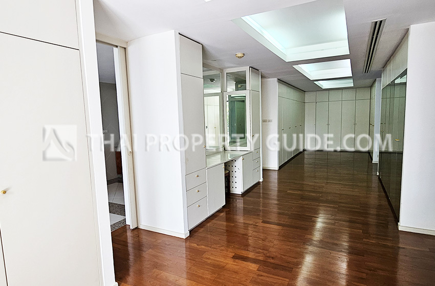 House with Private Pool in Nichada Thani 